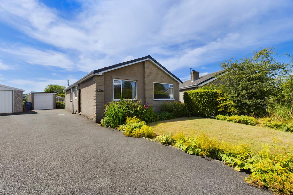 Pye Busk Close, Bentham, Lancaster 2 bed semidetached bungalow £825