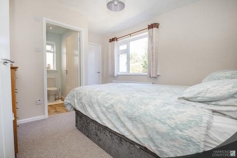 3 Oaklands, Old Buckenham, Attleborough, NR17 1SA