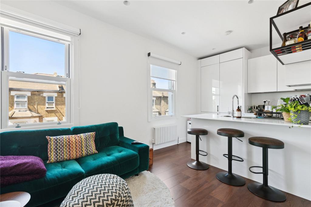 Macfarlane Road, Shepherds Bush, London, W12 1 bed apartment £1,846