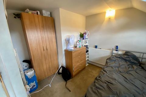 1 bedroom in a house share to rent - St Edwards Road, Reading
