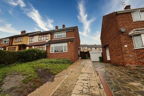 7 Hale End, Romford, RM3 7ED