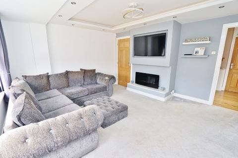 7 Hale End, Romford, RM3 7ED