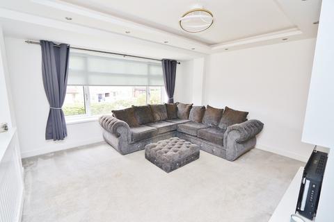 7 Hale End, Romford, RM3 7ED