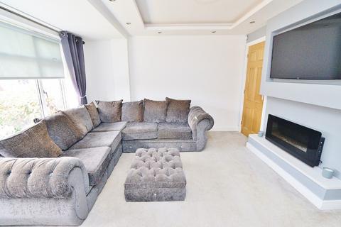 7 Hale End, Romford, RM3 7ED