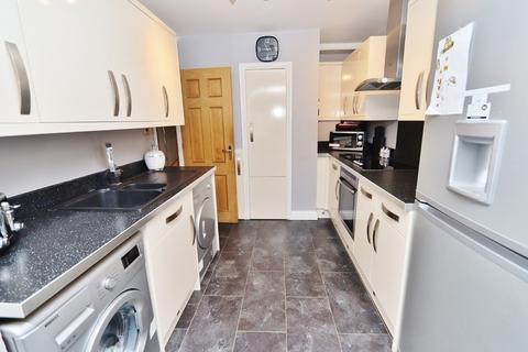 7 Hale End, Romford, RM3 7ED