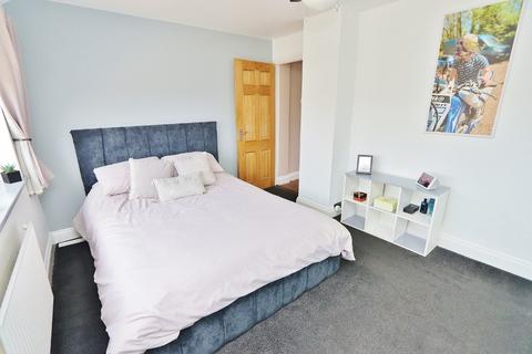 7 Hale End, Romford, RM3 7ED