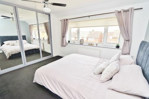 7 Hale End, Romford, RM3 7ED