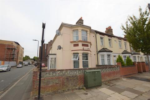 3 bedroom terraced house for sale - North Road, Southall