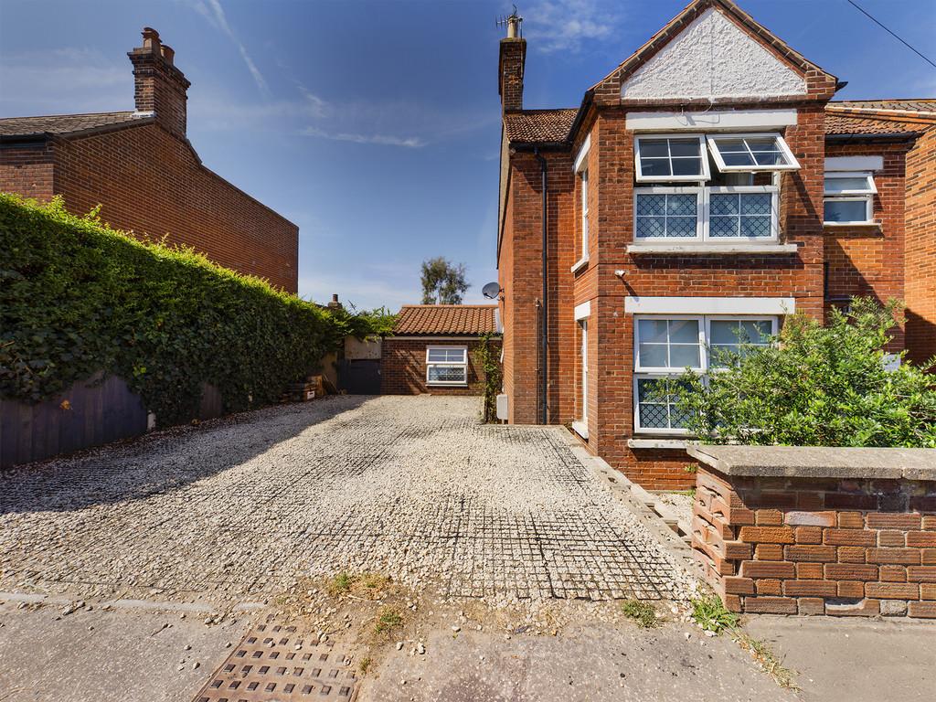Norwich Road, North Walsham 4 bed detached house £450,000