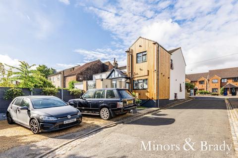 3 bedroom end of terrace house for sale - Southwell Road, Norwich