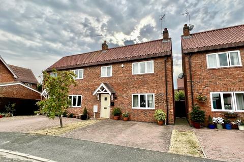 2 bedroom semi-detached house to rent, Oaklands, Collingham