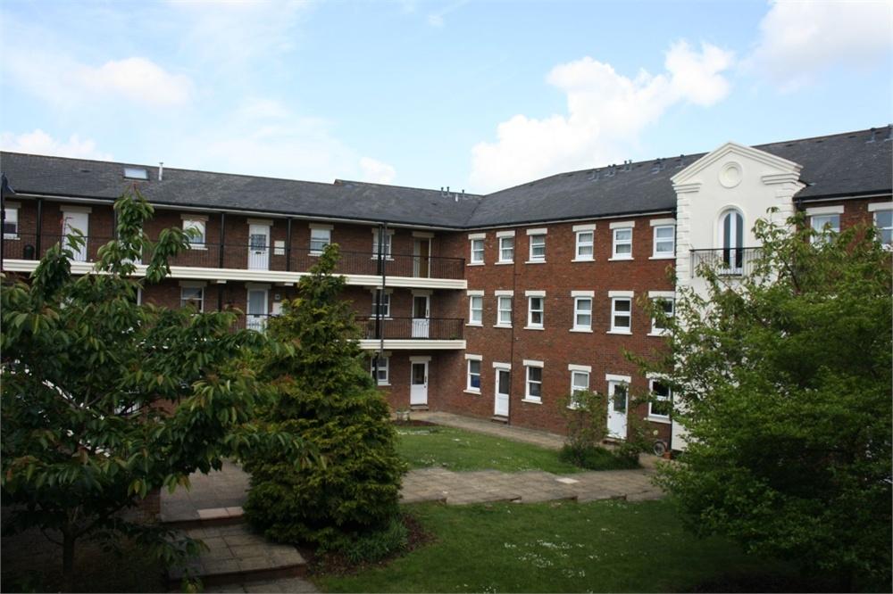 Stratfield House, Birchett Road, ALDERSHOT, Hampshire 1 bed flat £139,950