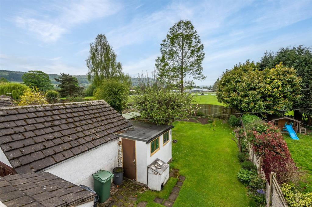 Moor Drive, Otley, West Yorkshire, LS21 3 bed semidetached house £