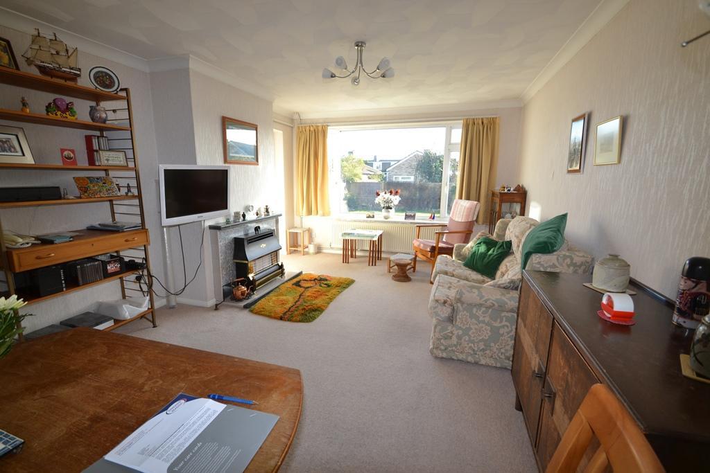 Muirfield Road, Worthing, West Sussex, BN13 2NB 2 bed detached bungalow