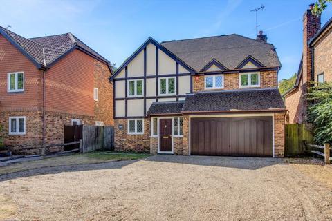 Farringdon House Beeches Road, Farnham Common, Slough, SL2 3PS