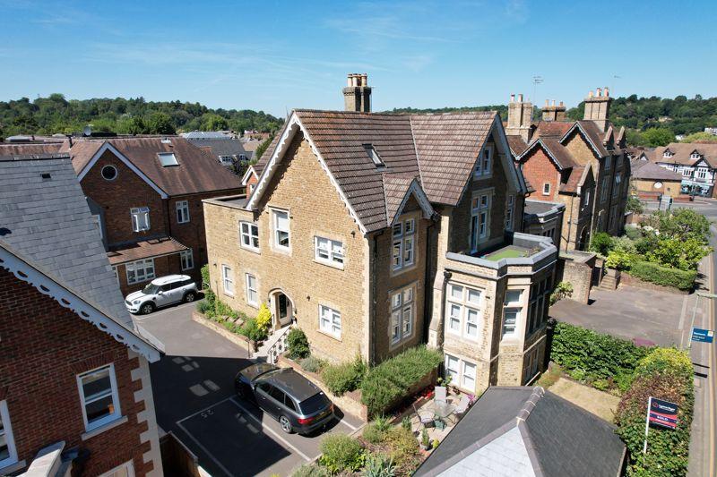 Croft Road, Godalming 2 bed apartment for sale £475,000