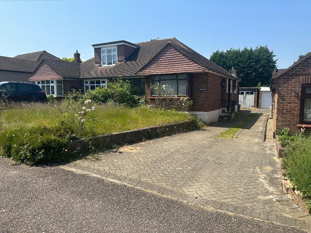 Chelsfield Lane, Orpington, Kent, BR5 4HQ 2 bed semidetached bungalow