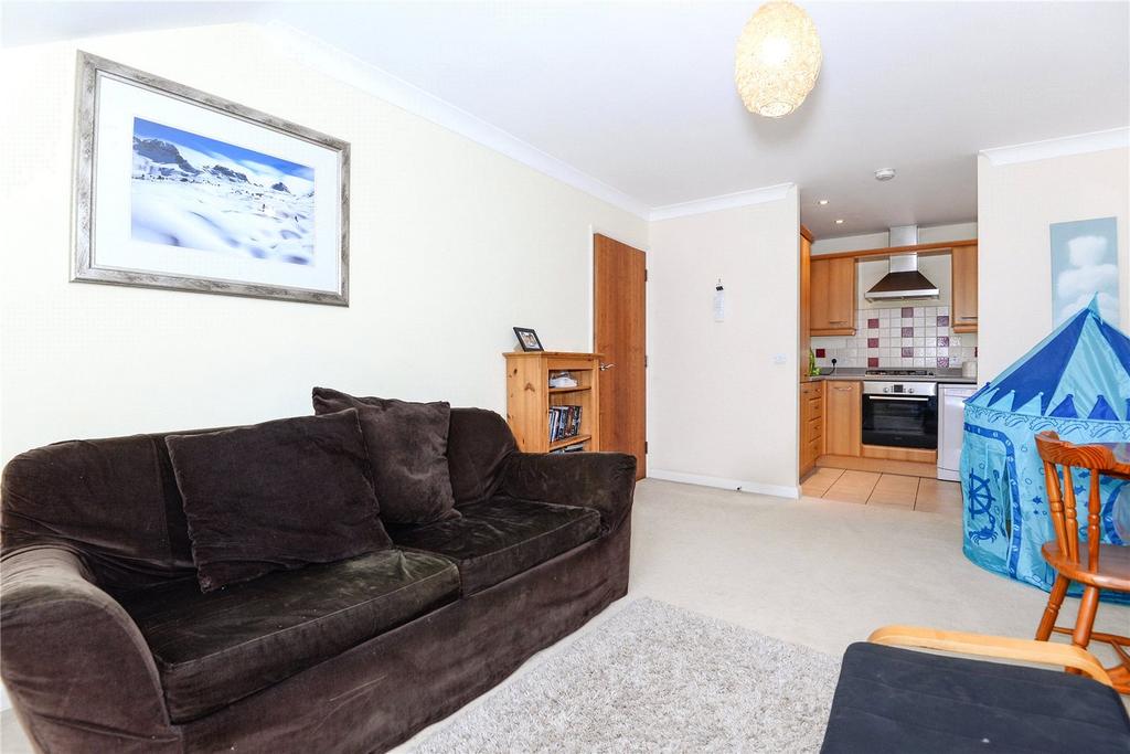 Aveley House, Iliffe Close, Reading, Berkshire, RG1 2 bed apartment to