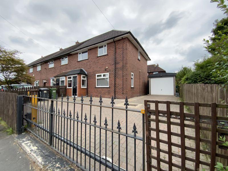 Acresfield Road, Newton,Hyde, SK14 4 bed semidetached house £230,000