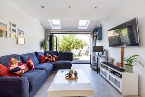 37a Thirsk Road, Mitcham, CR4 2BL