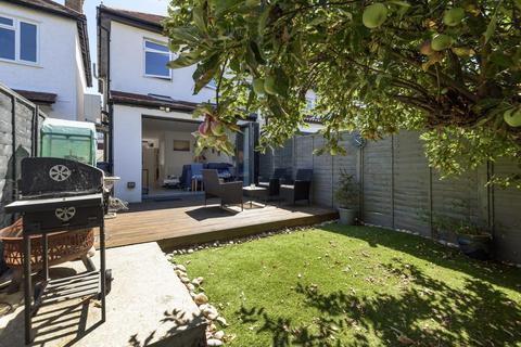 37a Thirsk Road, Mitcham, CR4 2BL