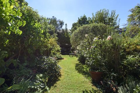 39b Regina Road, London, N4 3PT
