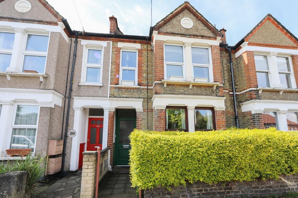 Leahurst Road, Hither Green, London... 2 bed flat £1,600 pcm (£369 pw)