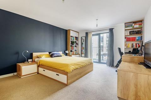 Flat 4, 17 Henry Road, London, SW9 7BQ