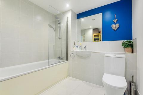 Flat 4, 17 Henry Road, London, SW9 7BQ