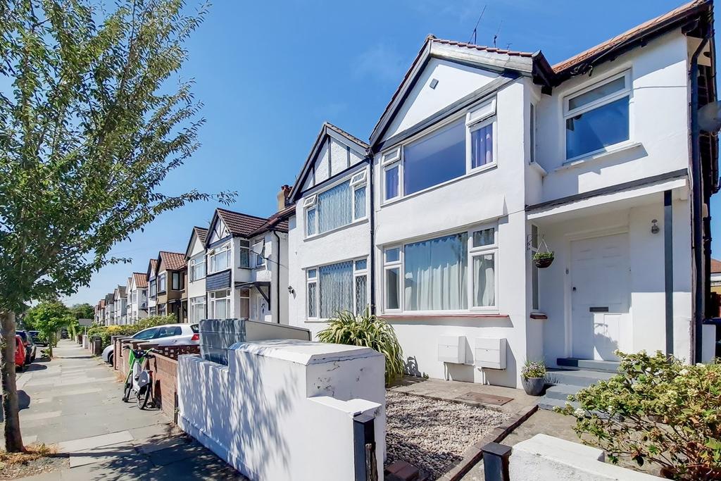 Beresford Avenue, London, W7 1 bed flat for sale £350,000
