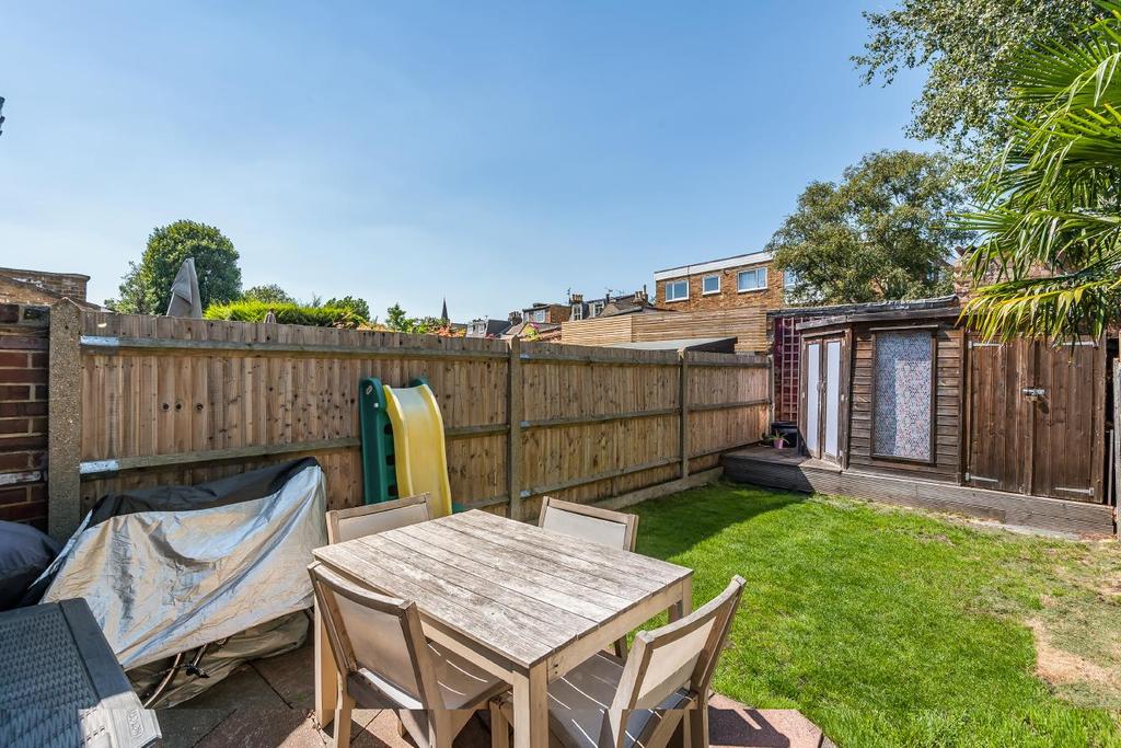 Shortlands Road, Kingston Upon Thames 3 bed detached house £775,000