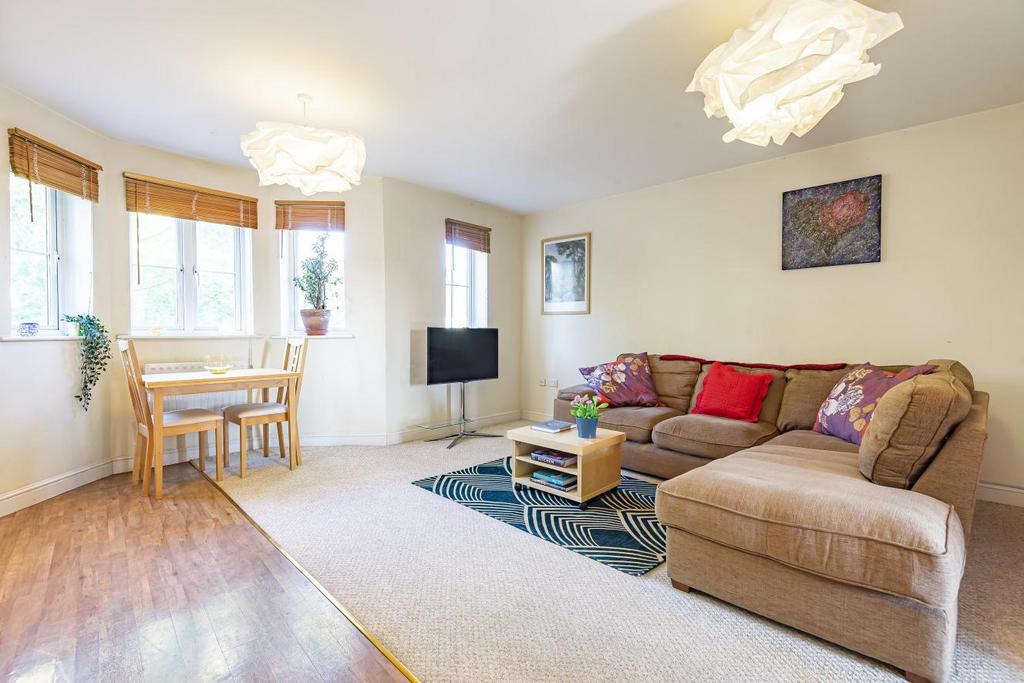 Kelly Avenue, Peckham 2 bed flat £350,000