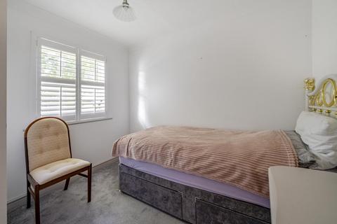 2 bedroom flat for sale, Albemarle Park, Albemarle Road, Beckenham