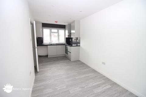undefined, Hinton Avenue, Hounslow, TW4