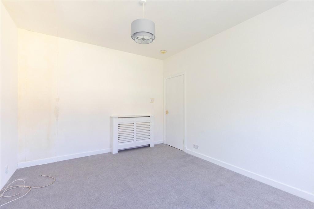 Bedroom 1 (2)