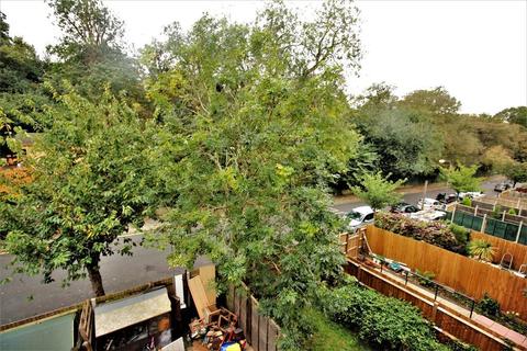 106 Knee Hill Crescent, London, SE2 0YP