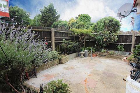 19 Draper Close, Belvedere, DA17 5BY