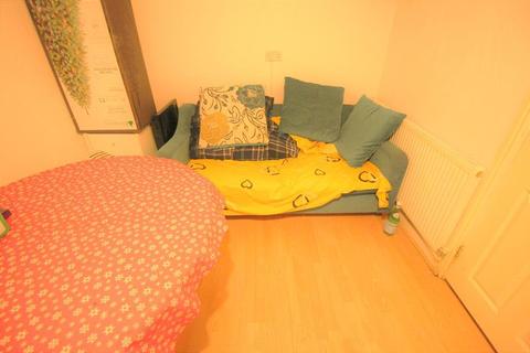 114 Redbourne Drive, London, SE28 8RX