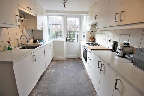43 Woolf Close, London, SE28 8DF