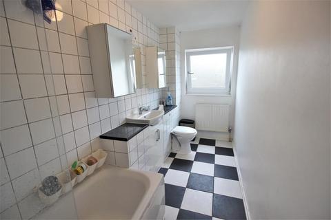 43 Woolf Close, London, SE28 8DF