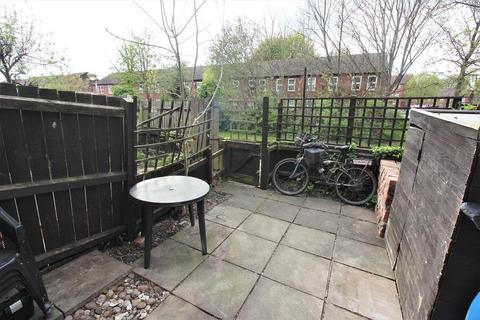 43 Woolf Close, London, SE28 8DF
