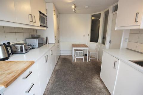 43 Woolf Close, London, SE28 8DF