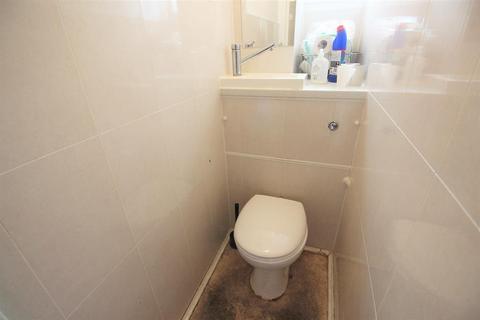43 Woolf Close, London, SE28 8DF