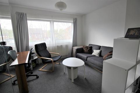 43 Woolf Close, London, SE28 8DF