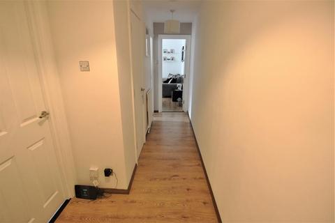 32 Kinder Close, London, SE28 8HG