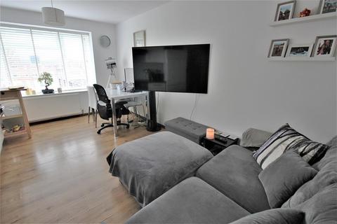 32 Kinder Close, London, SE28 8HG