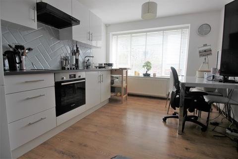32 Kinder Close, London, SE28 8HG