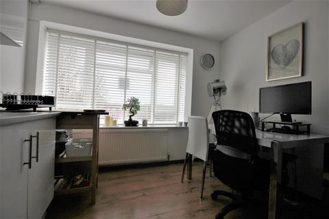 32 Kinder Close, London, SE28 8HG