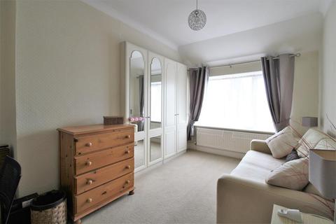 15 Holmsdale Grove, Bexleyheath, DA7 6NZ