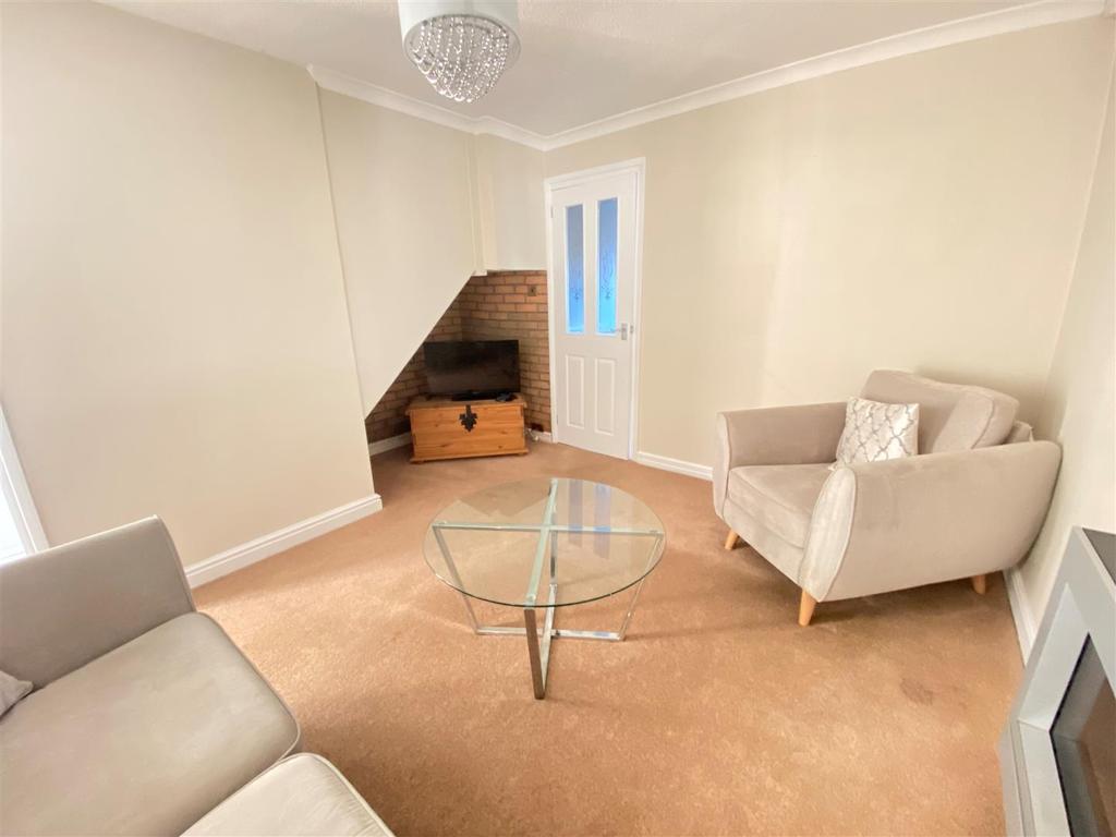 Somersby Avenue, Walton, Chesterfield, Derbyshire 2 bed semidetached
